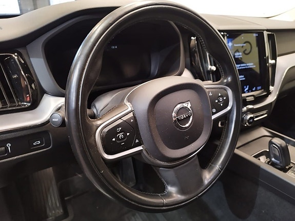 Volvo XC60 10 of 17
