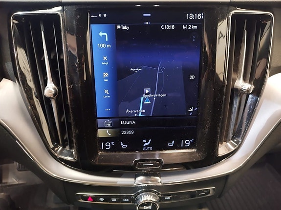 Volvo XC60 12 of 17