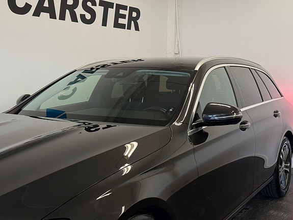 Mercedes-Benz E220 2 of 5