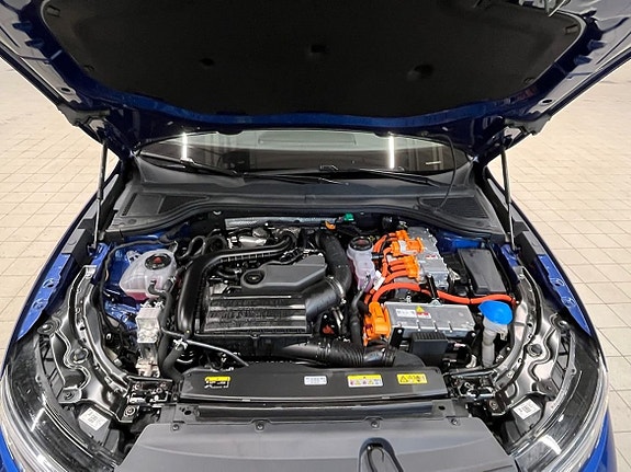Volkswagen Passat 16 of 21