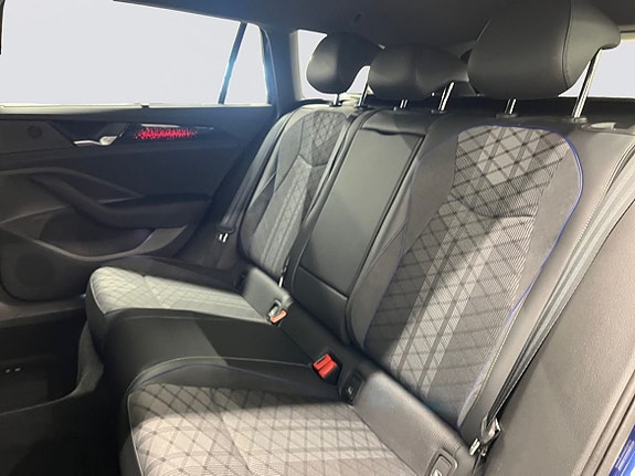 Volkswagen Passat 10 of 21
