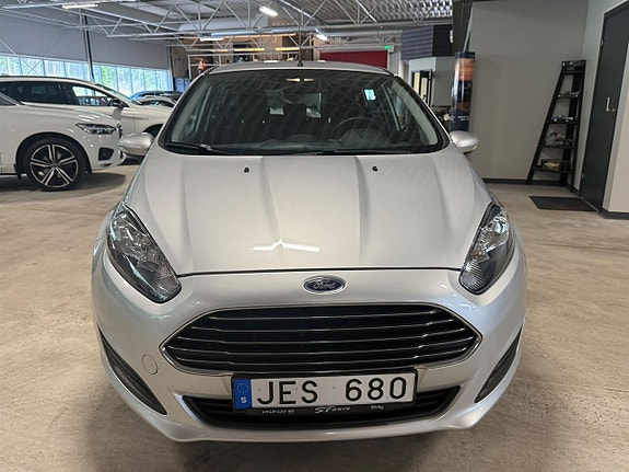 Ford Fiesta 2 of 5
