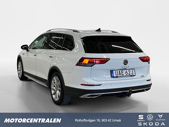 Volkswagen Golf Alltrack 3 of 5