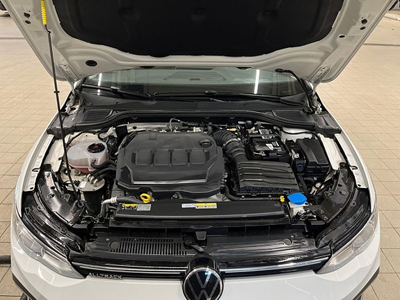 Volkswagen Golf Alltrack 18 of 22