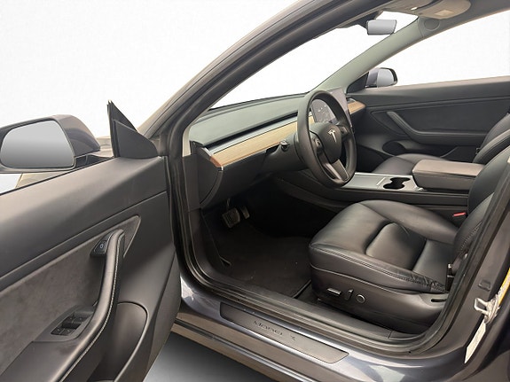 Tesla Model 3 11 of 30