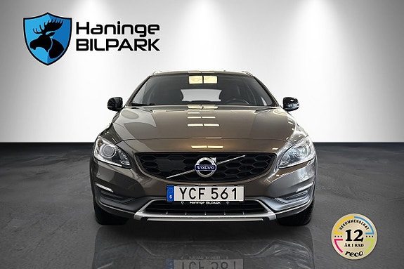 Volvo V60 Cross Country 3 of 5
