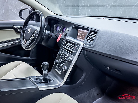 Volvo V60 13 of 27
