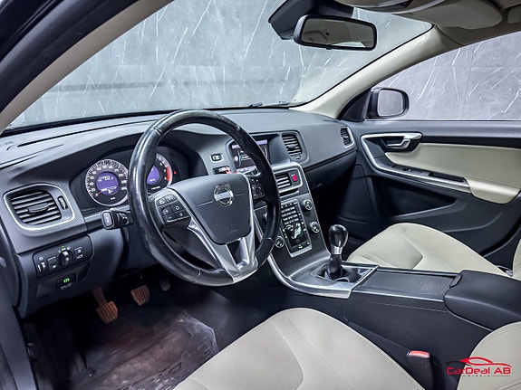 Volvo V60 11 of 27