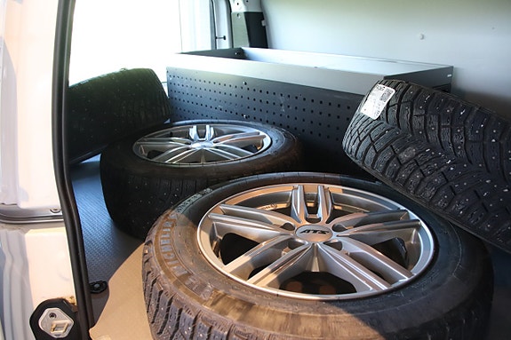 Volkswagen Caddy Maxi 18 of 18