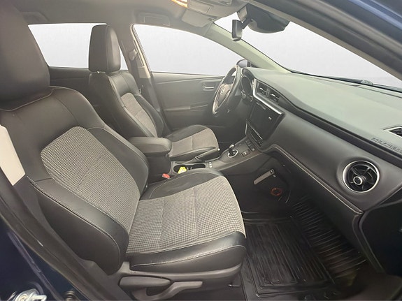 Toyota Auris 26 of 30