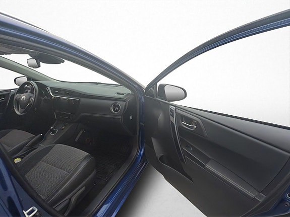 Toyota Auris 27 of 30