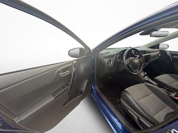 Toyota Auris 10 of 30