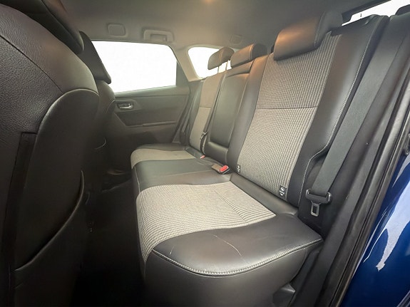 Toyota Auris 28 of 30