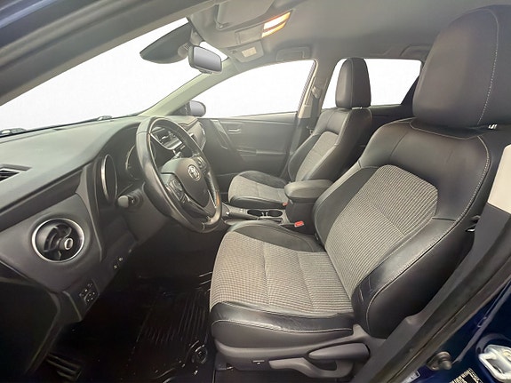 Toyota Auris 11 of 30