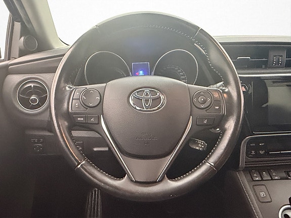 Toyota Auris 13 of 30