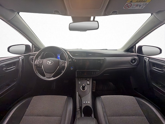 Toyota Auris 12 of 30