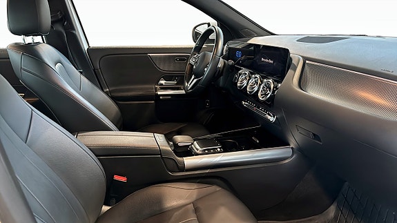 Mercedes-Benz EQA250 3 of 5