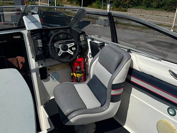 Bayliner 2651 / MerCruiser 220 hk / Ny motor / Trailer ingår 4 of 5