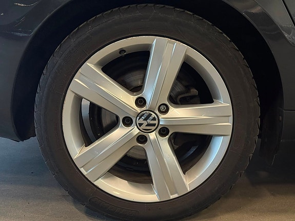 Volkswagen Passat 12 of 21