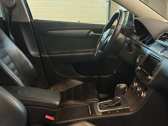 Volkswagen Passat 9 of 21