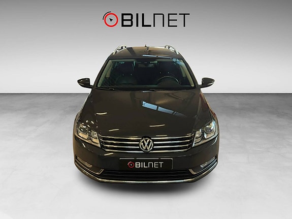 Volkswagen Passat 3 of 21