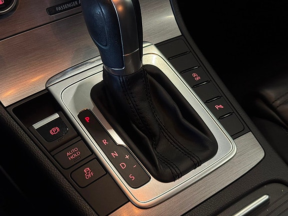 Volkswagen Passat 14 of 21