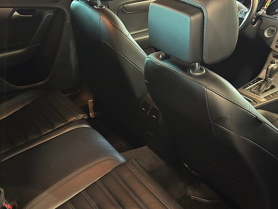 Volkswagen Passat 10 of 21