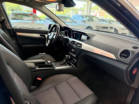 Mercedes-Benz C200 8 of 13