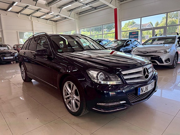 Mercedes-Benz C200 3 of 5