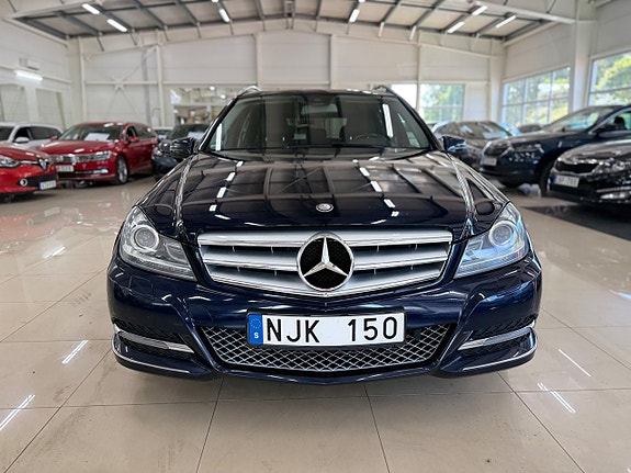 Mercedes-Benz C200 2 of 5