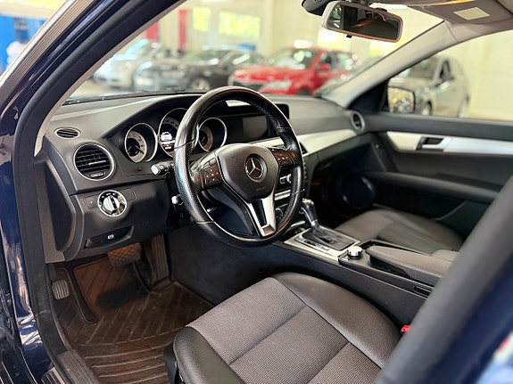 Mercedes-Benz C200 7 of 13