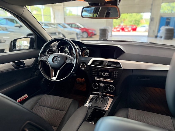 Mercedes-Benz C200 11 of 13