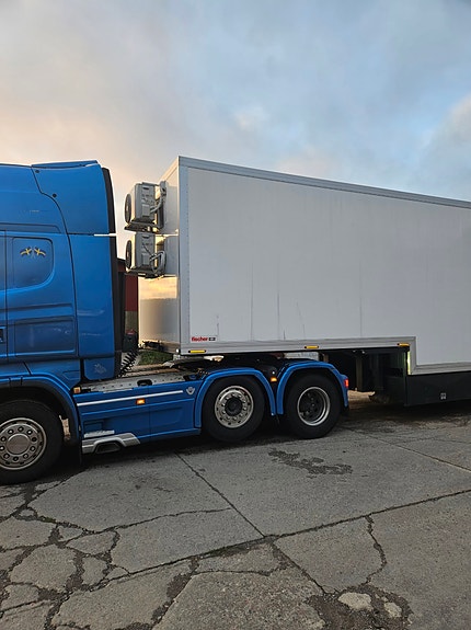 Närko Racetrailer med dubbla lastplan samt bodel 2 of 9