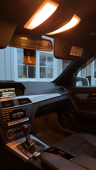 Mercedes-Benz C220 4 of 5