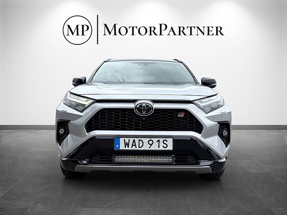 Toyota RAV4 2 of 21
