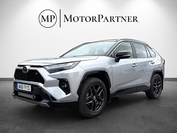 Toyota RAV4 3 of 21