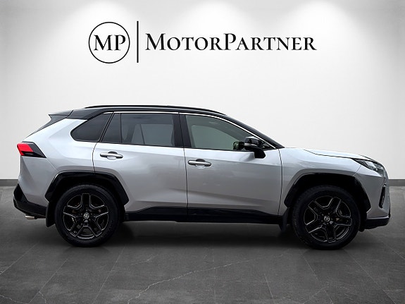 Toyota RAV4 8 of 21