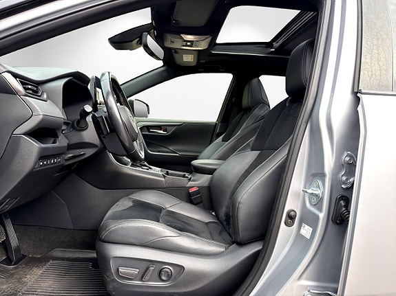 Toyota RAV4 9 of 21