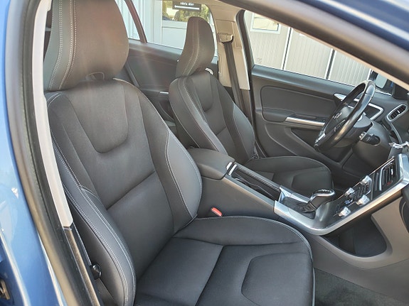 Volvo V60 25 of 29
