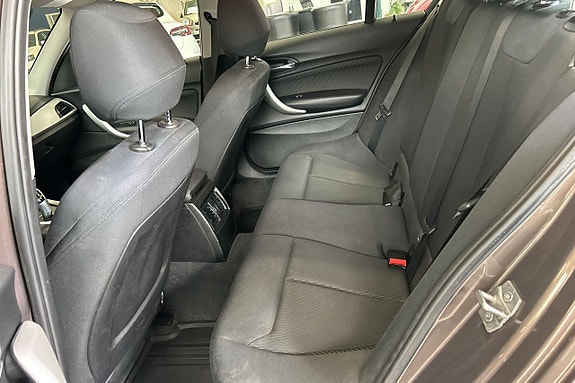 BMW 118d 9 of 16
