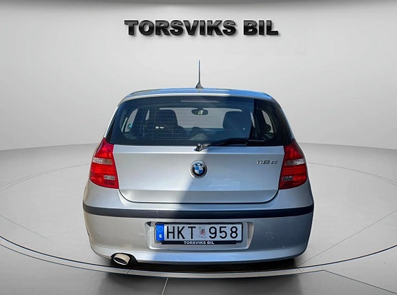 BMW 118d 4 of 5