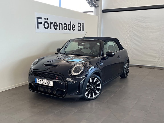 MINI Cooper S 2 of 5