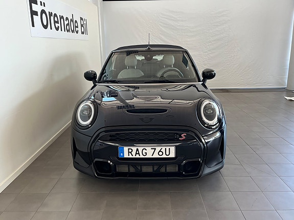 MINI Cooper S 3 of 5