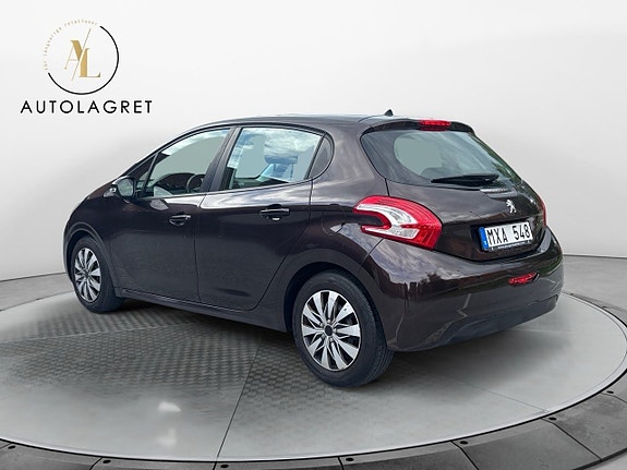 Peugeot 208 3 of 5