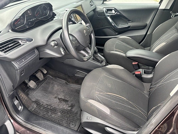 Peugeot 208 13 of 15