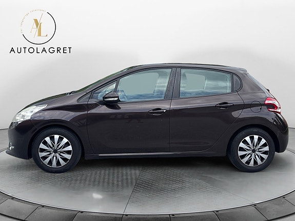 Peugeot 208 2 of 5