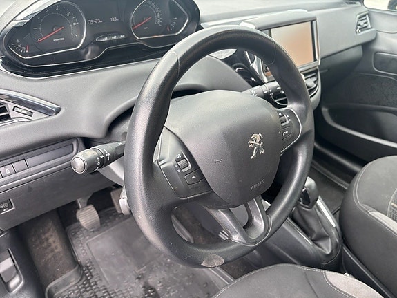 Peugeot 208 14 of 15