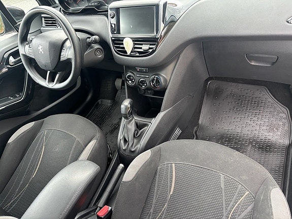 Peugeot 208 10 of 15