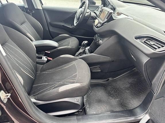 Peugeot 208 9 of 15