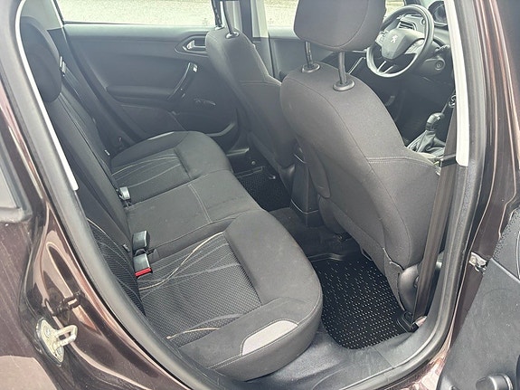 Peugeot 208 11 of 15
